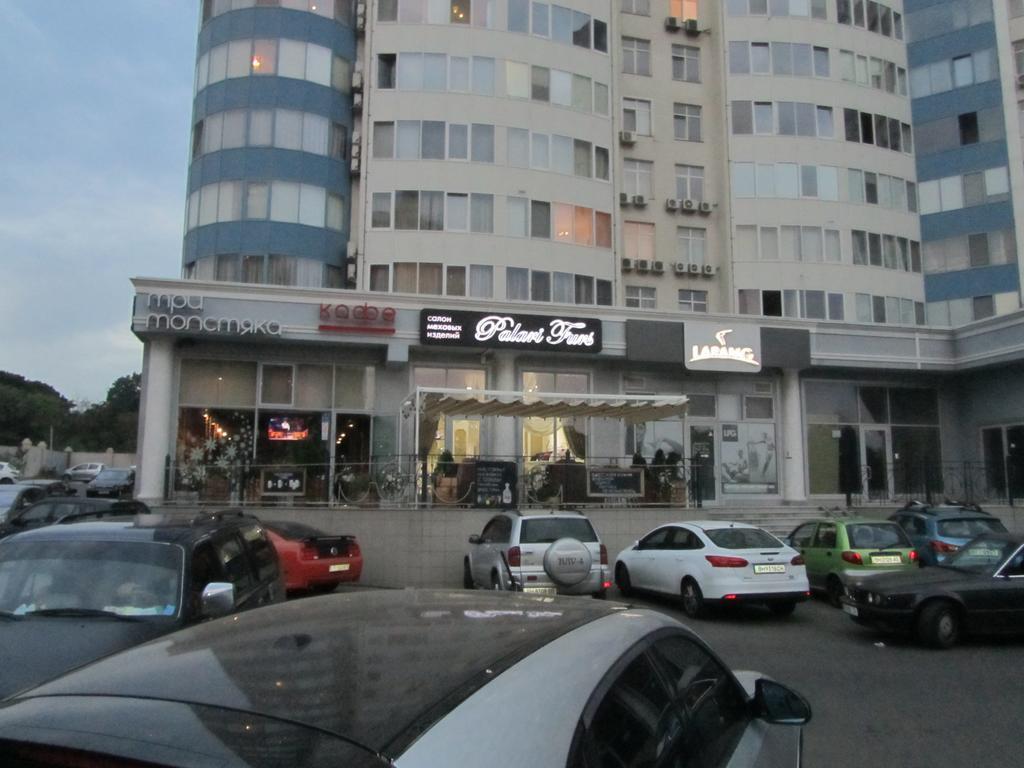 Apartments On Henuezskaya 5 Odessa Exteriör bild