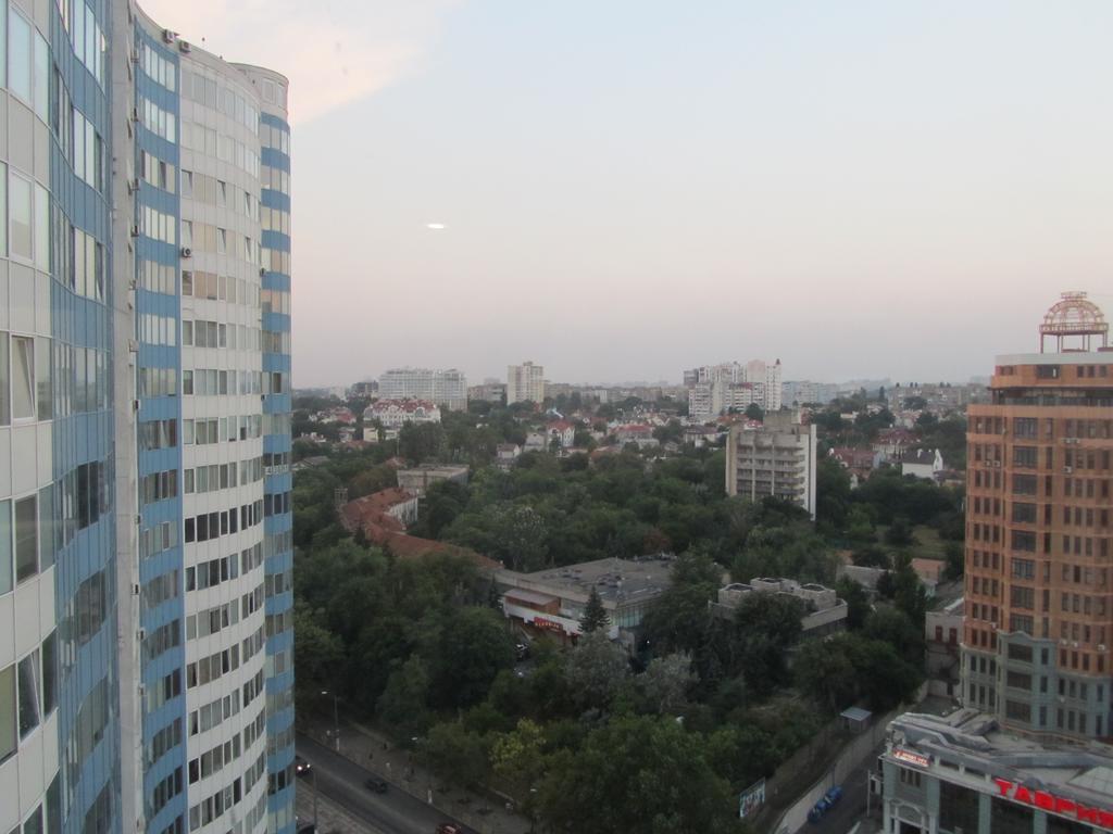 Apartments On Henuezskaya 5 Odessa Exteriör bild